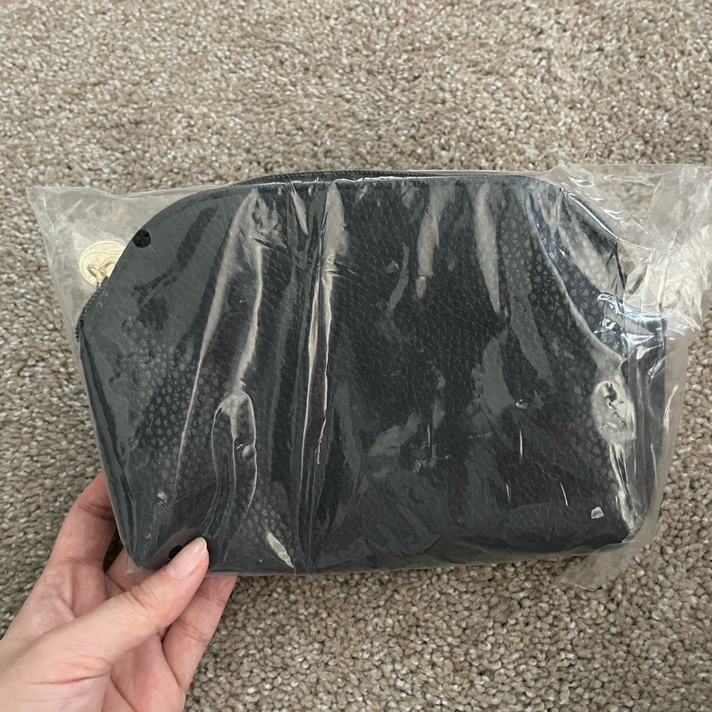 Ester lauder makeup bag